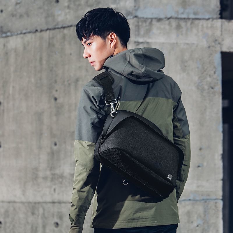 Сумка Moshi Tego Sling Messenger Charcoal Black (99MO110004) Сумка Moshi Tego Sling Messenger Charcoal Black (99MO110004)