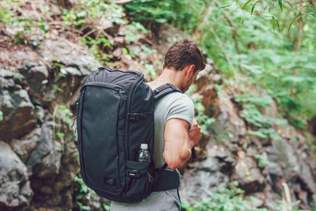 Сумка-рюкзак CabinZero Adventure 32 л Absolute Black с отделение для ноутбука 15.6 (CZAD03-1201)